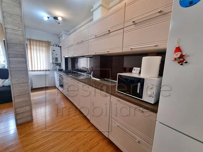 Apartament 3 camere, Centru, zona Facultatea de Litere - foto 2