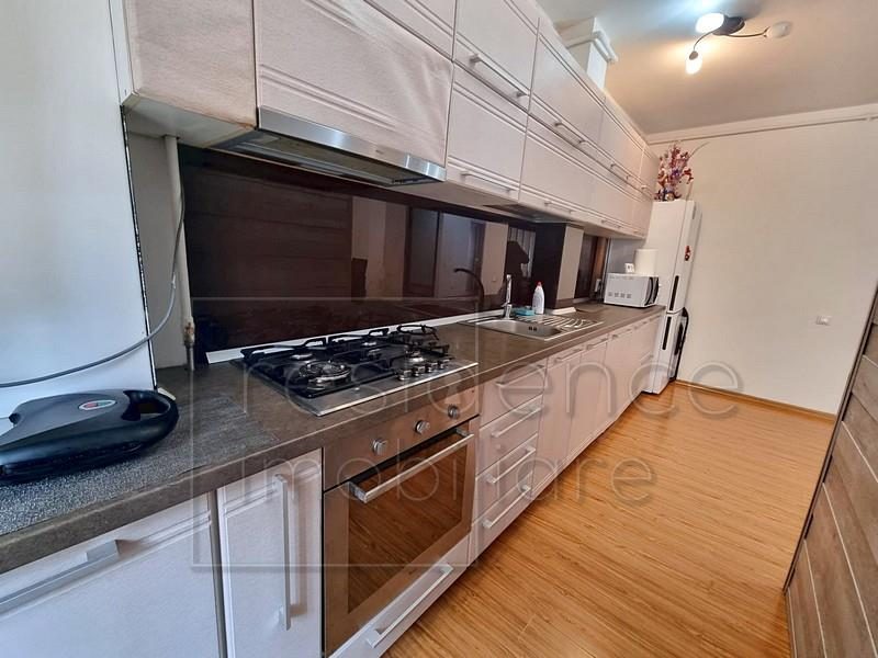 Apartament 3 camere, Centru, zona Facultatea de Litere - foto 14