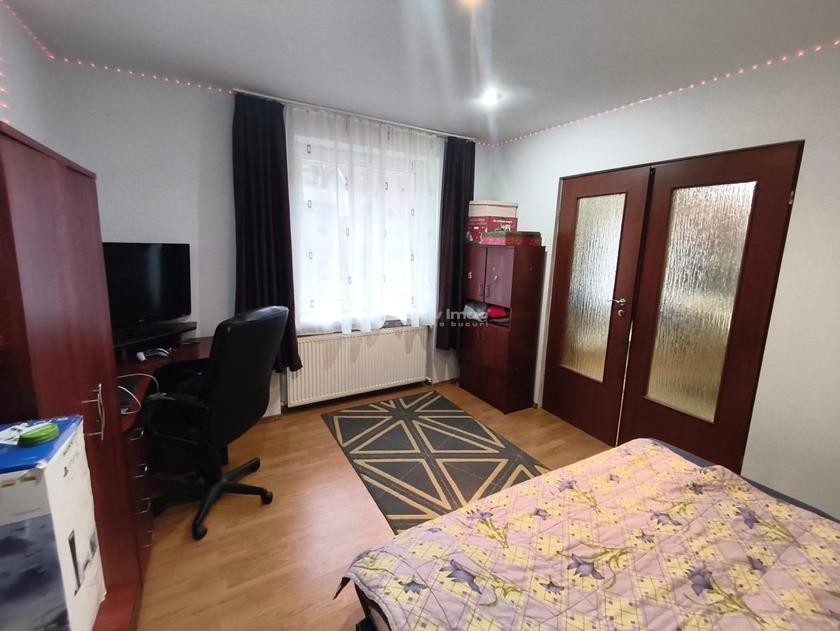 Resita Casa Muncitoresc Zona  Fosta Baie Comunala Comision Zero Cumparator - foto 13