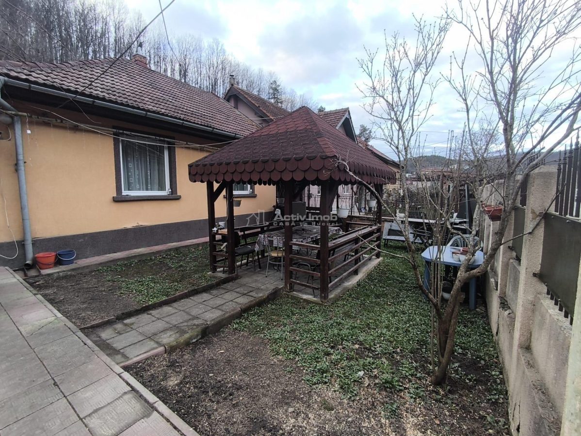 Resita Casa Muncitoresc Zona  Fosta Baie Comunala Comision Zero Cumparator - foto 3