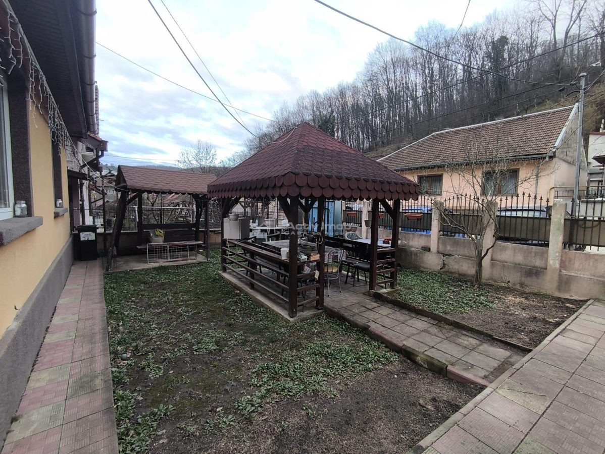 Resita Casa Muncitoresc Zona  Fosta Baie Comunala Comision Zero Cumparator - foto 8