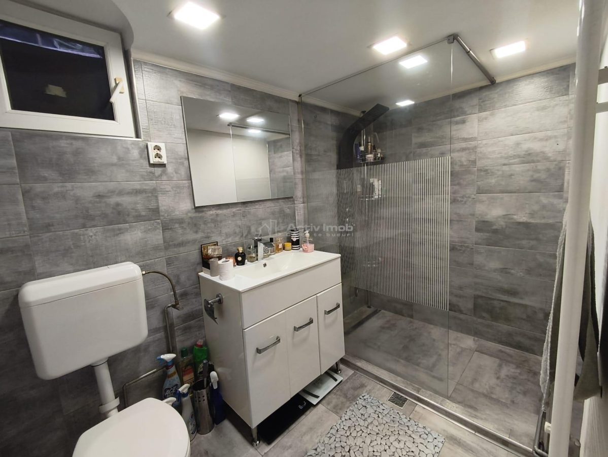 Resita Casa Muncitoresc Zona  Fosta Baie Comunala Comision Zero Cumparator - foto 9