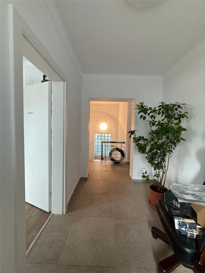 Casa exclusivista in Copou , locatie premium , langa Stadion - foto 2