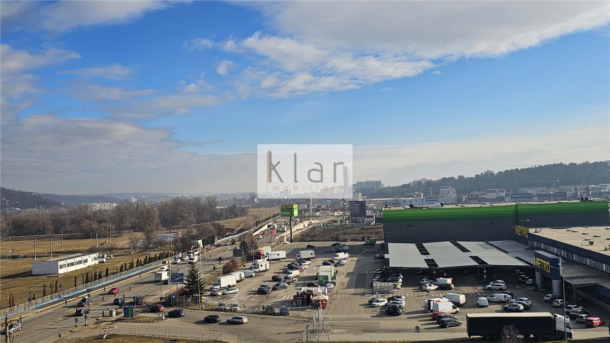 Apartament modern 3 camere 68mp,balcon 10mp,parcare, zona Metro - 