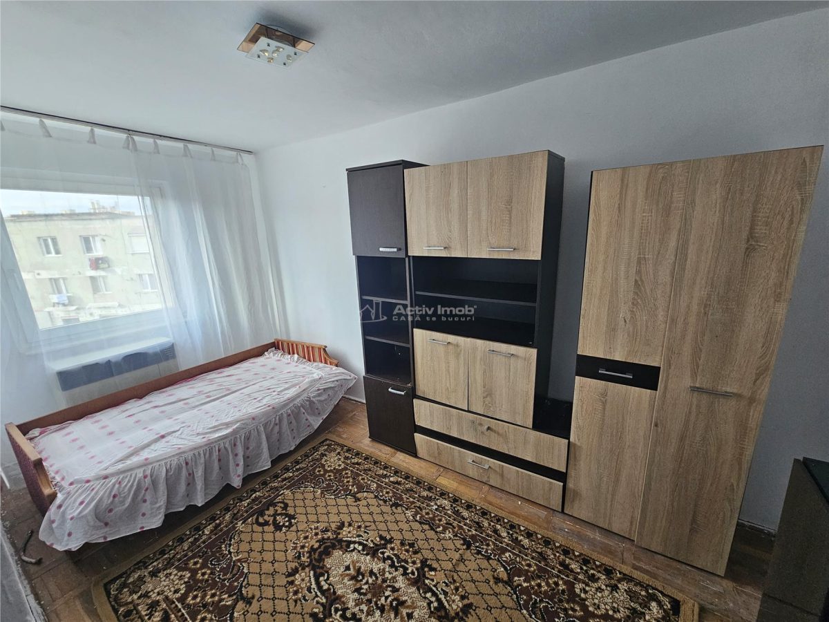 Resita, Garsoniera, Mobilata, Calea Caransebesului - foto 4