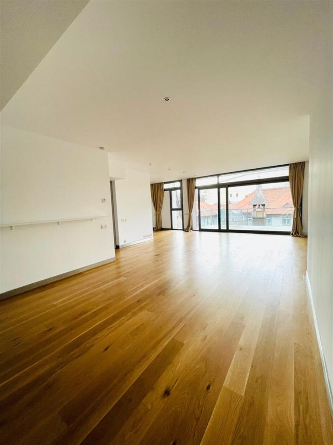 VANZARE APARTAMENT 4 CAMERE DOUA LOCURI PARCARE ZONA KISELEFF SECTOR 1 - 