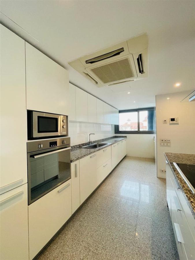 VANZARE APARTAMENT 4 CAMERE DOUA LOCURI PARCARE ZONA KISELEFF SECTOR 1 - foto 4