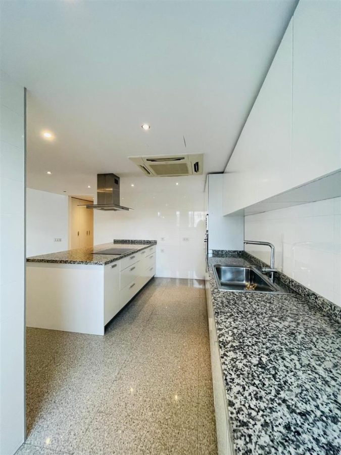 VANZARE APARTAMENT 4 CAMERE DOUA LOCURI PARCARE ZONA KISELEFF SECTOR 1 - foto 5