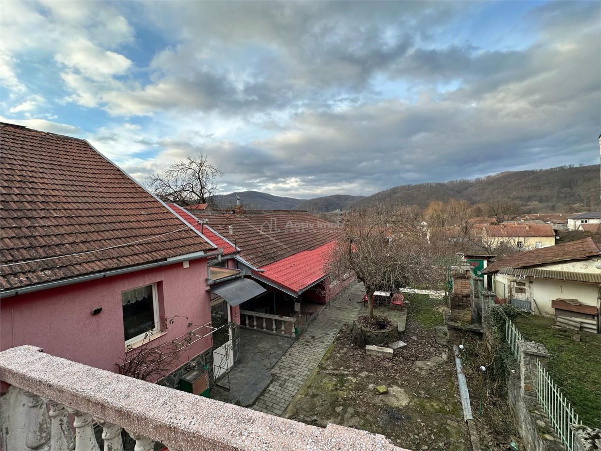 Bocsa Montana, Casa Solida + Gradina, Strada Principala - foto 9