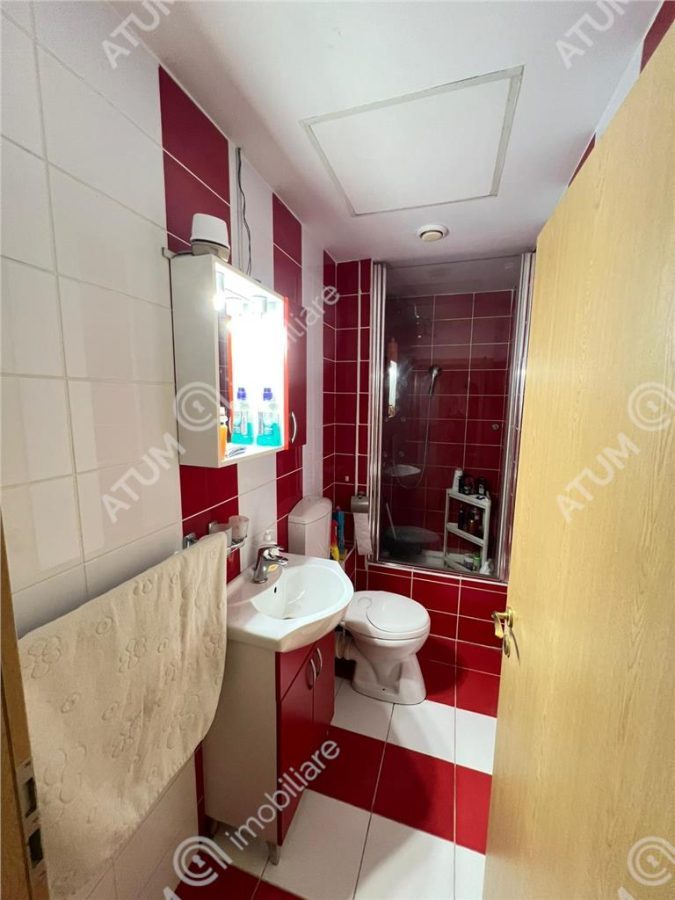 Casa individuala 5 camere 2 bai 290 mp teren zona Mall Selimbar - foto 14