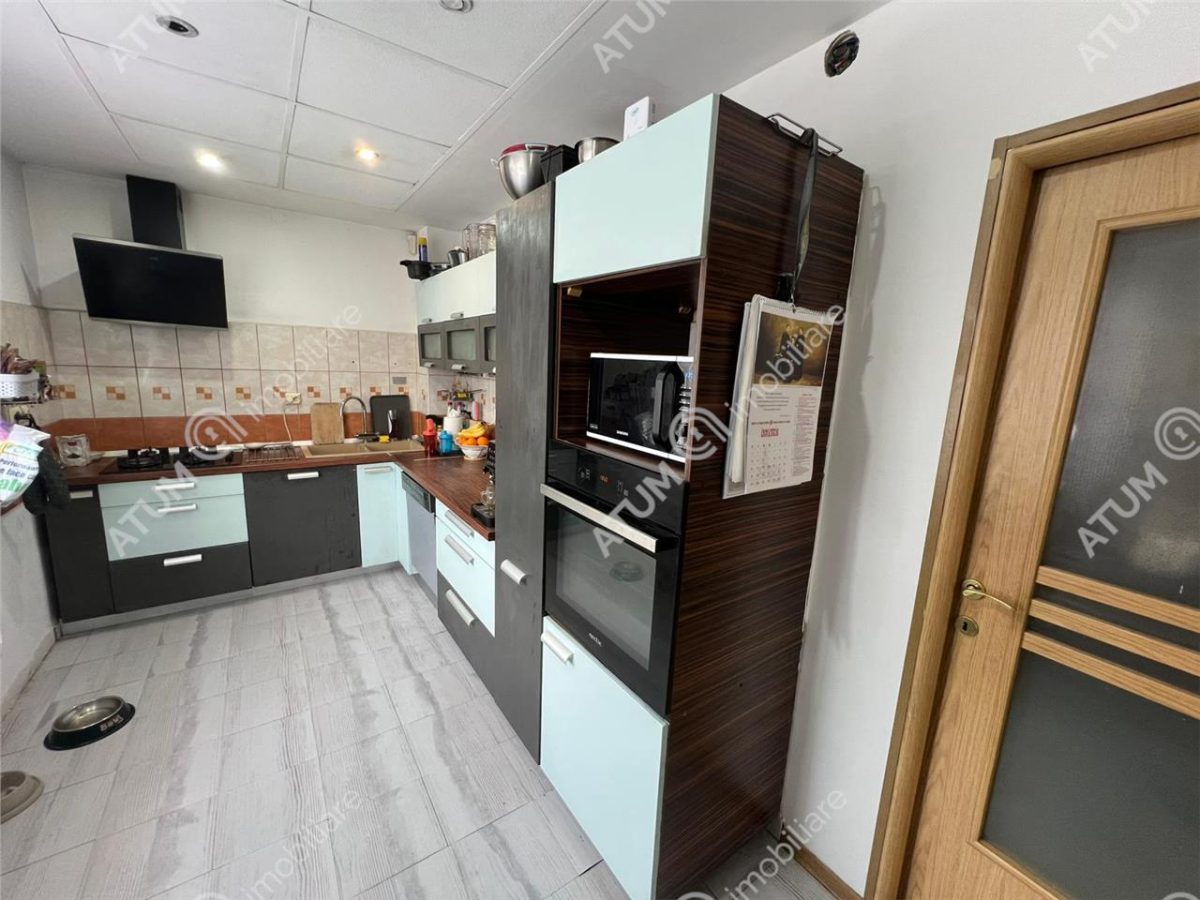 Casa individuala 5 camere 2 bai 290 mp teren zona Mall Selimbar - foto 17