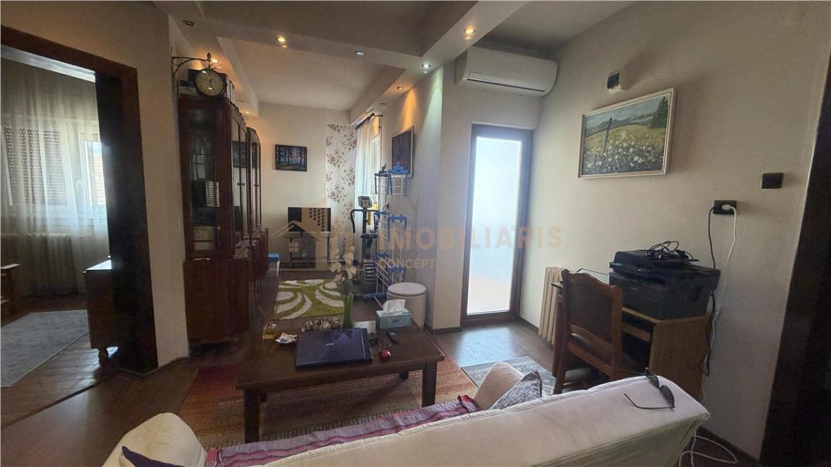 Apartament 3 camere in vila, zona Aleea Romana - foto 2