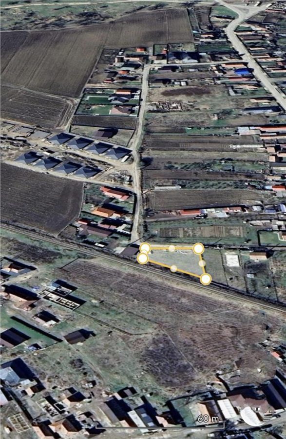 Teren Intravilan 1000mp cartier Linistit Drum asfaltat utilitati la Poarta - 