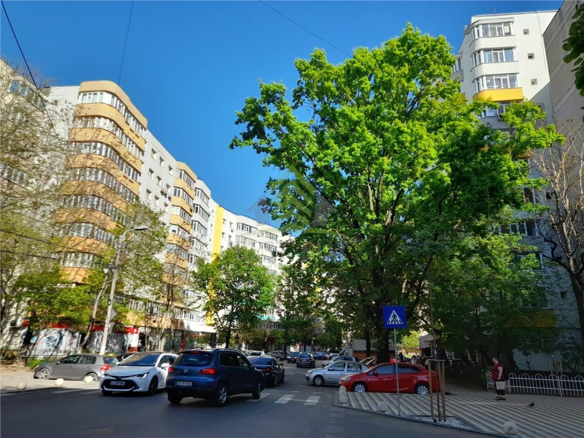 SEBASTIAN, ENE MODORAN, 68 MP ETAJ 8/8 RENOVAT COMPLET, BLOC 1983 - foto 12