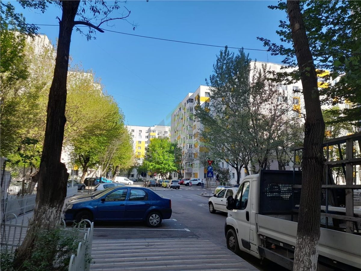 DUMBRAVA NOUA, MISCA PETRE, 52 MP ETAJ 1/8 BLOC 1983 - foto 15