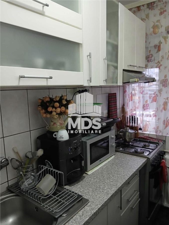 3 camere etaj 1 in piata Dacia - foto 3