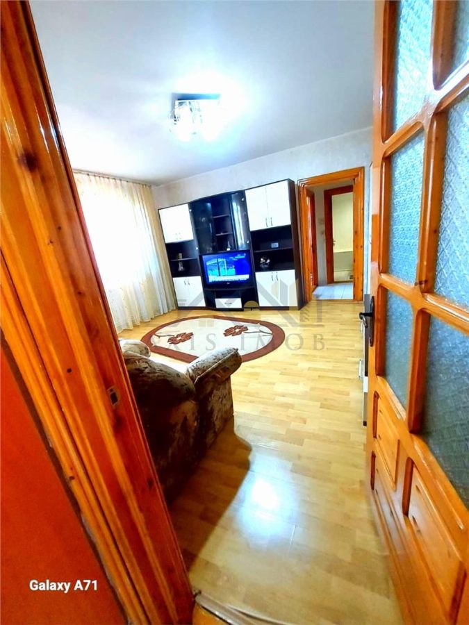 Apartament 3 camere conf  1 semidecomandat  zona Micro 3 - foto 4