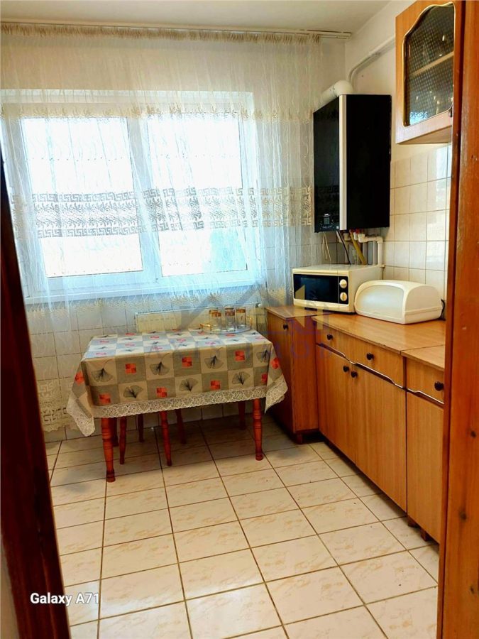 Apartament 3 camere conf  1 semidecomandat  zona Micro 3 - foto 5