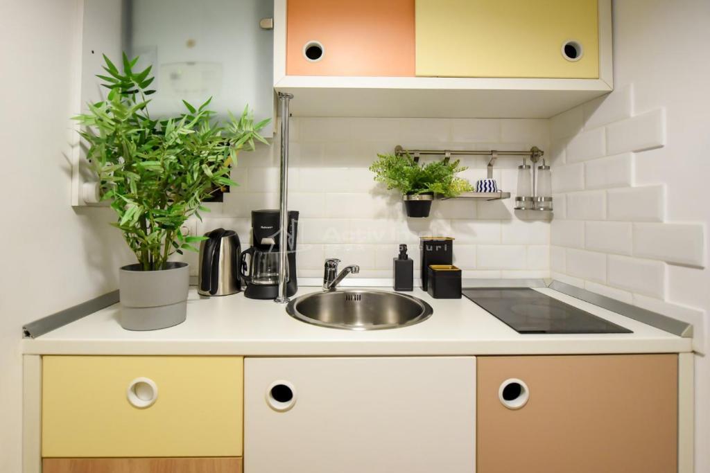 Ultracentral! Garsoniera Deosebita cu Centrala Proprie, Foarte Spatioasa - foto 14