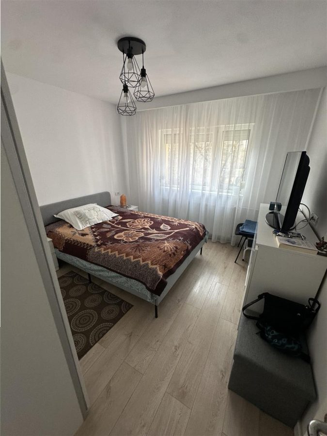 Etaj 1 bloc izolat Aradului tot nou - foto 9