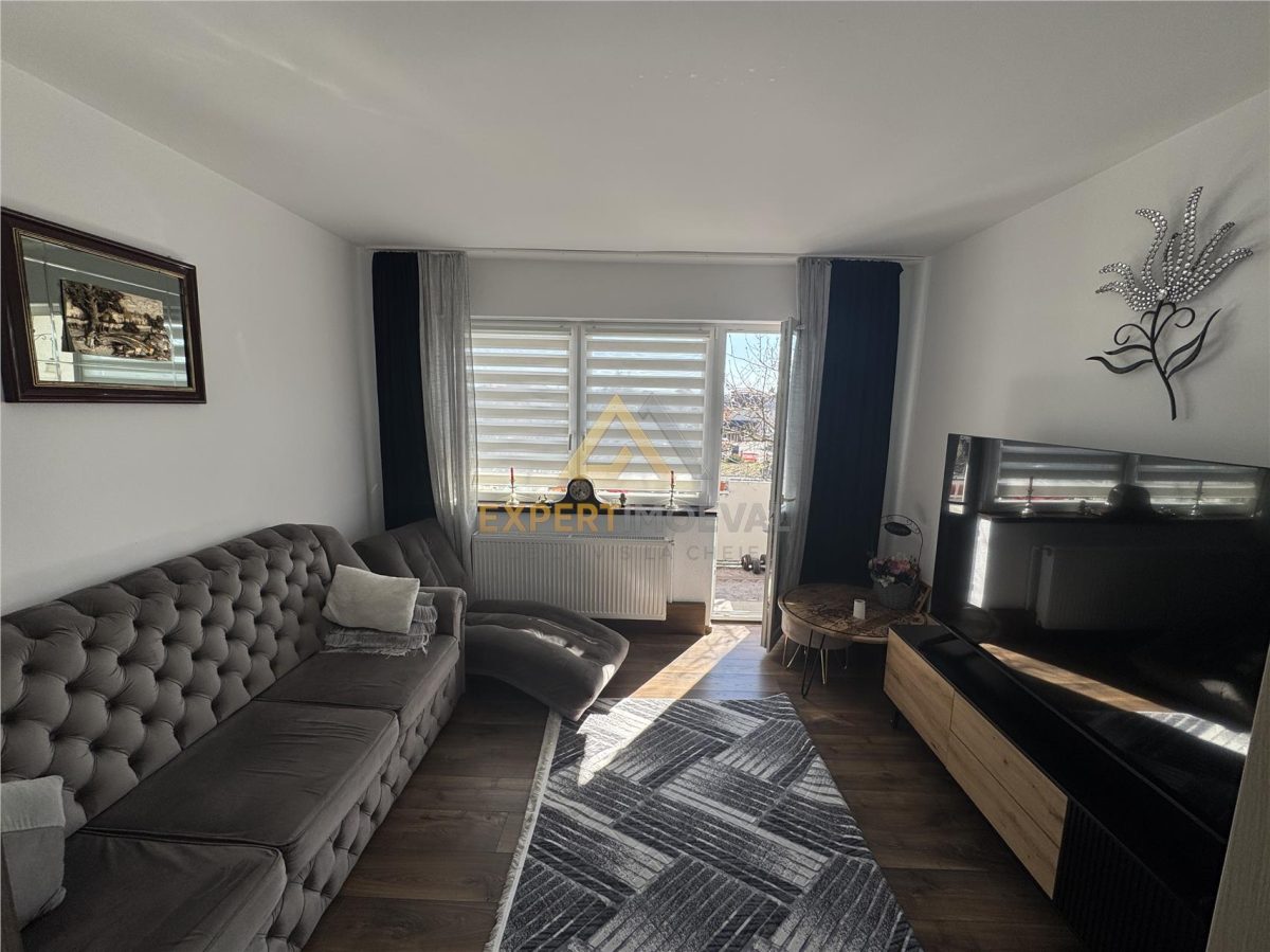 Apartament 3 camere de vanzare- Str. Minerilor - 