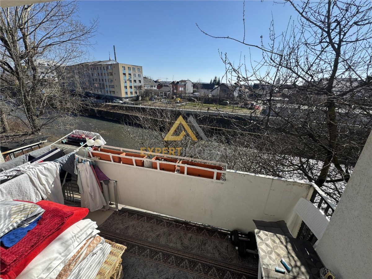 Apartament 3 camere de vanzare- Str. Minerilor - foto 8