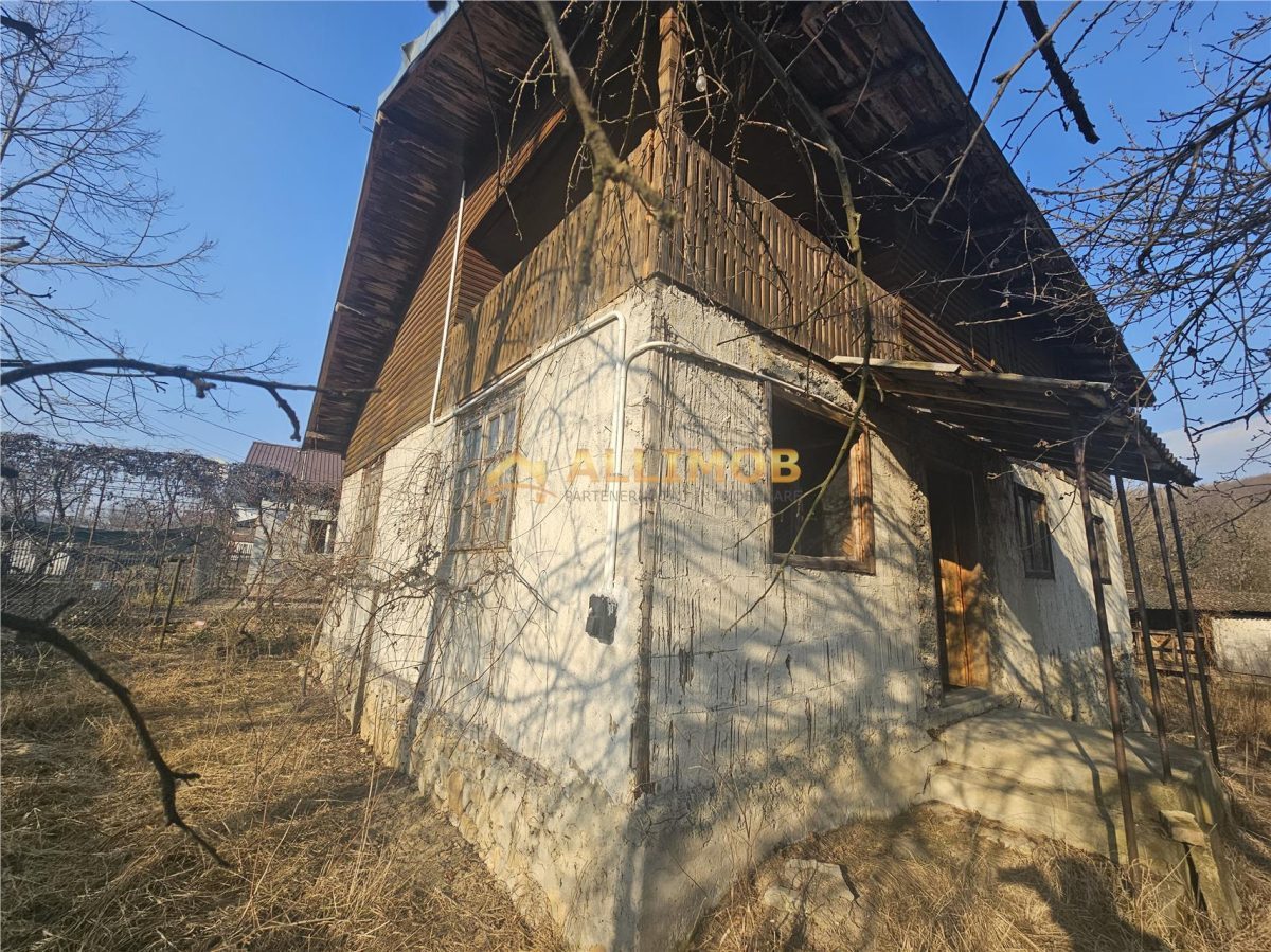 Teren 1000 mp si casa renovabila in Valcanesti . - 