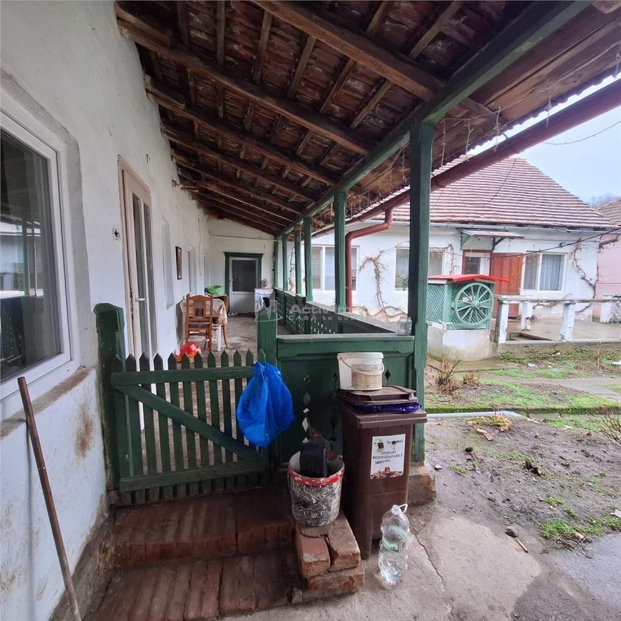 Bocsa Montana, Casa mare la strada principala - foto 16