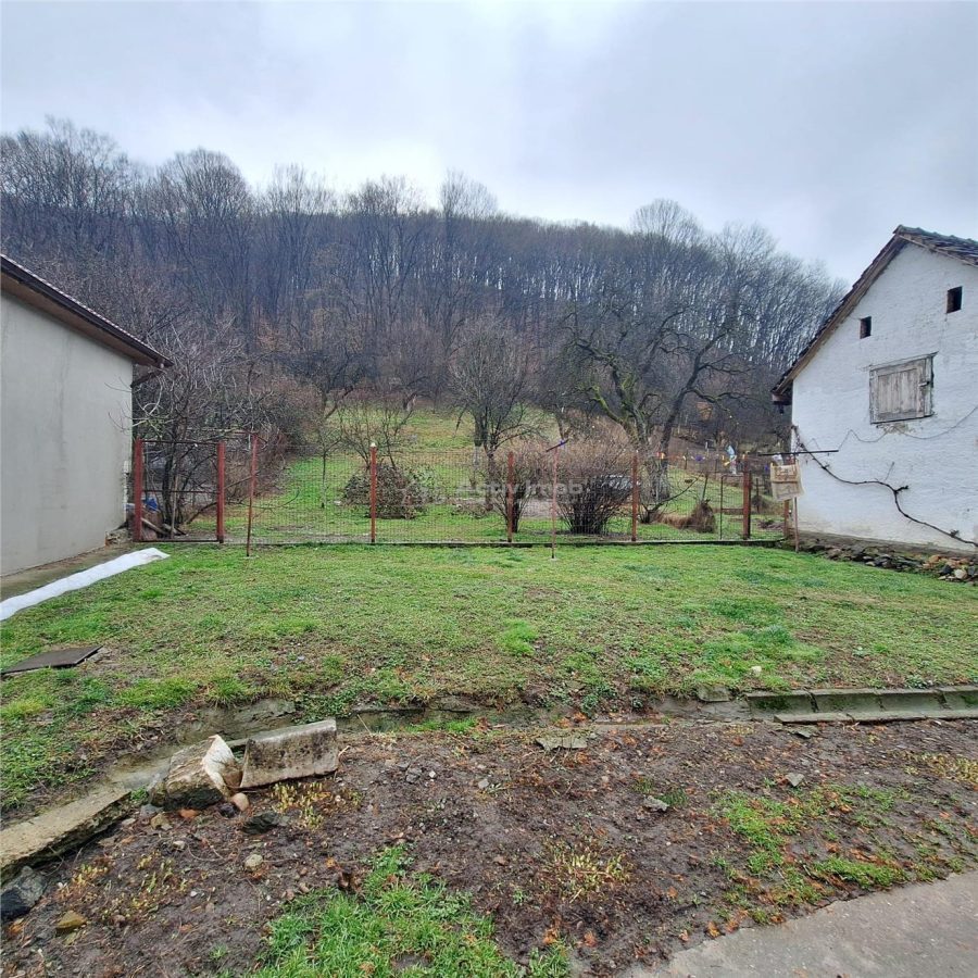 Bocsa Montana, Casa mare la strada principala - foto 3