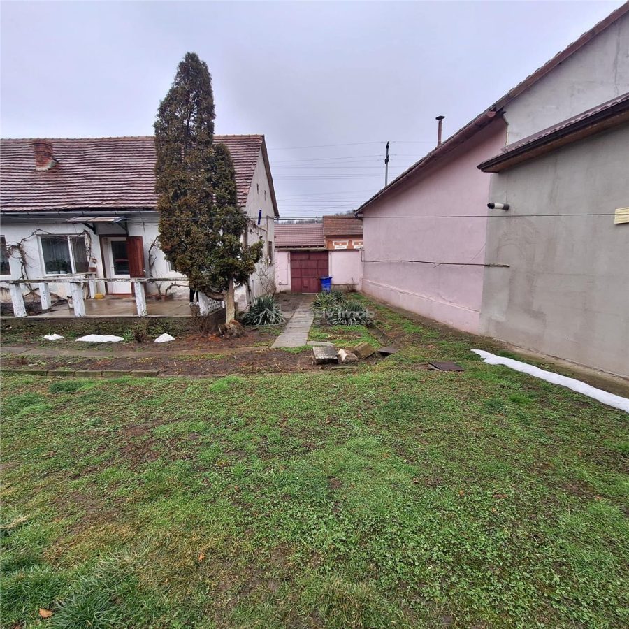 Bocsa Montana, Casa mare la strada principala - foto 4