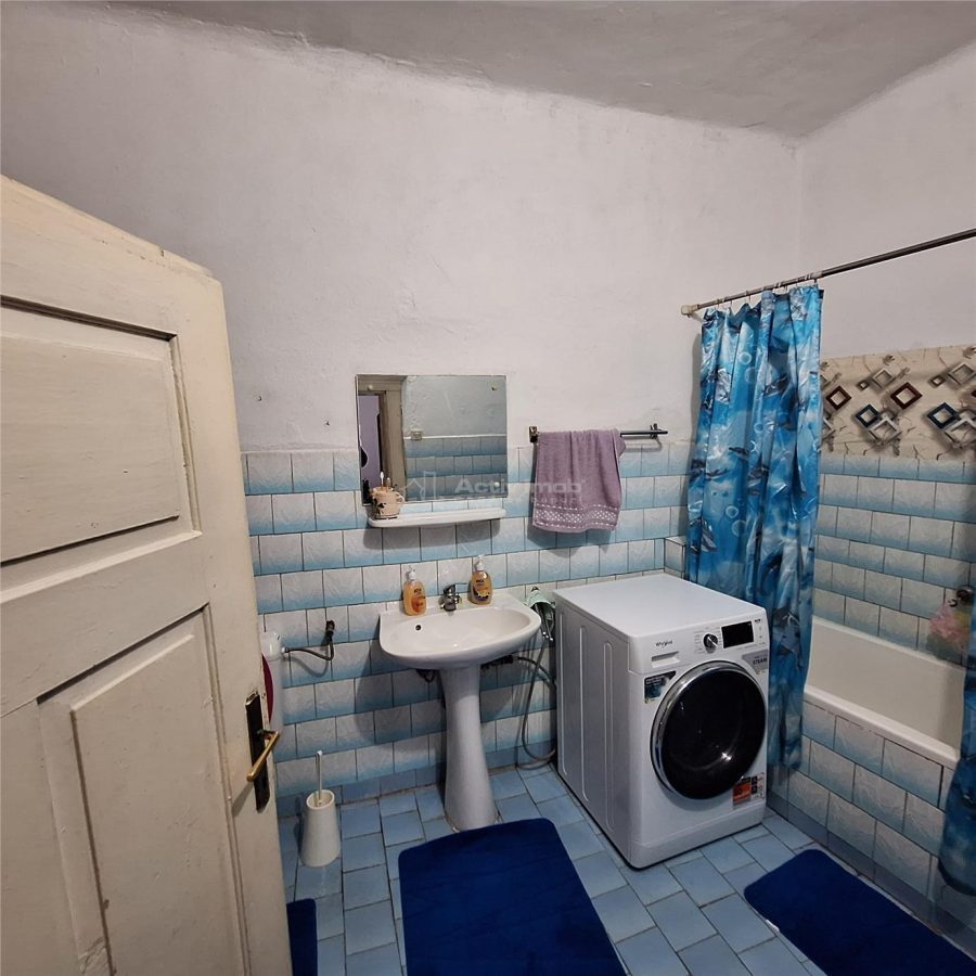 Bocsa Montana, Casa mare la strada principala - foto 5