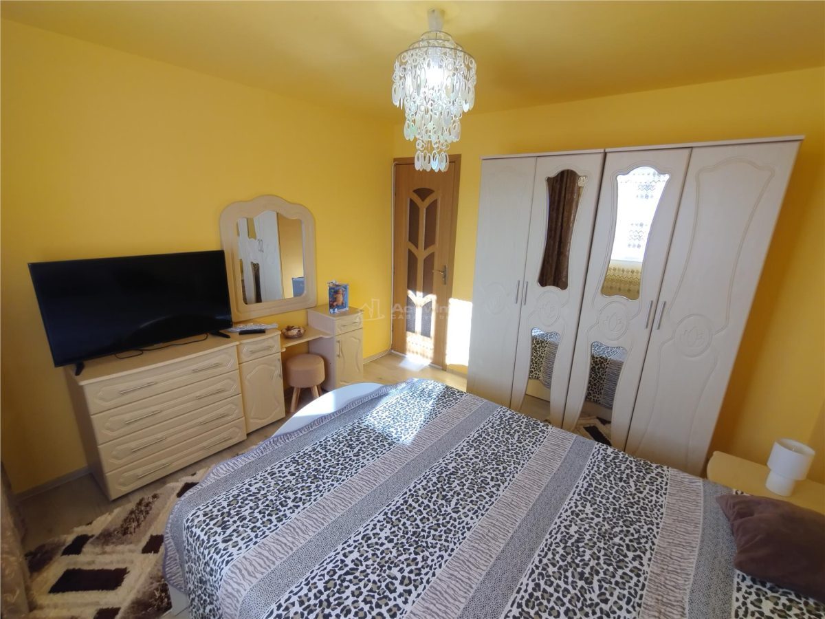 Oravita, Apt.2 Cam, la Cheie, Decomandat, 55MP - foto 8