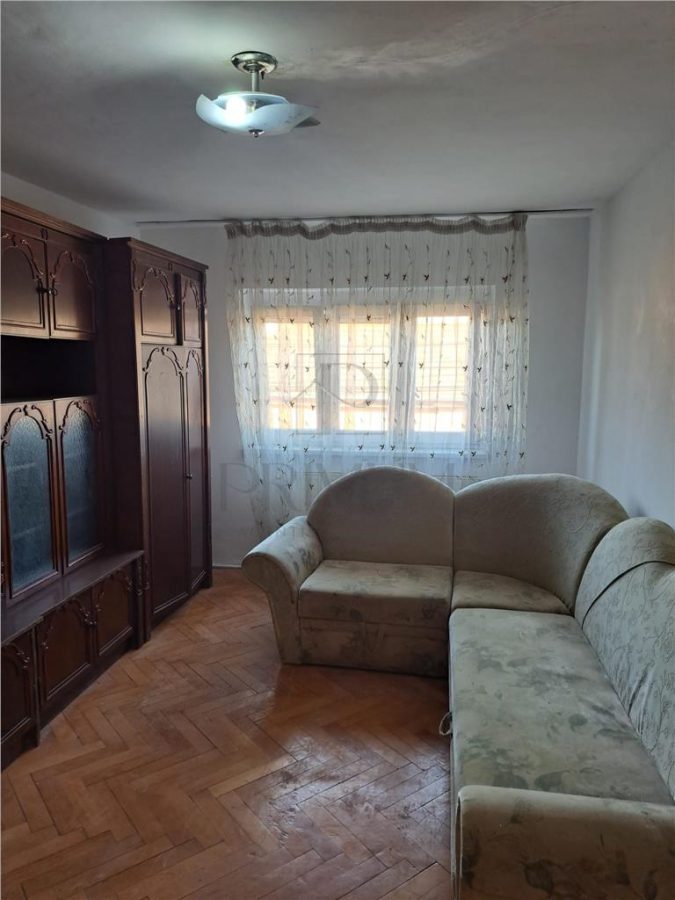 LIPOVEI |3 CAM | DECOMANDAT | ET.1 | 2 BALCOANE | CENTRALA | ZONA EXCELENTA - 