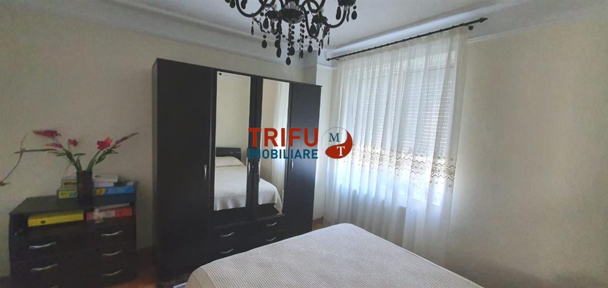 Oportunitate Excepțională: Apartament Spațios cu 4 Camere în Zona Centrală - foto 3