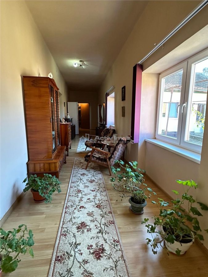 Casa Solida, pentru Familie extinsa,  cu Gradina si Teren, Doclin - foto 2