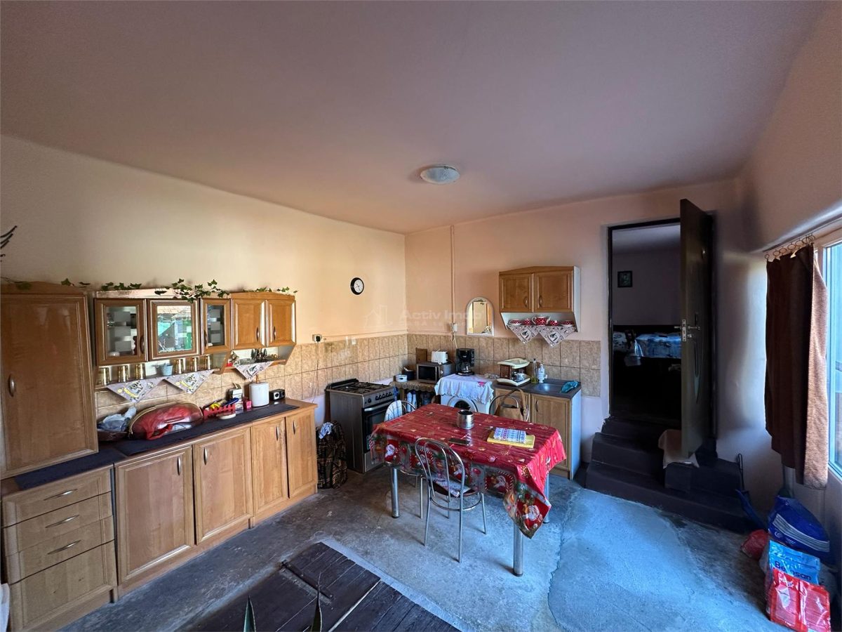 Casa Solida, pentru Familie extinsa,  cu Gradina si Teren, Doclin - foto 12