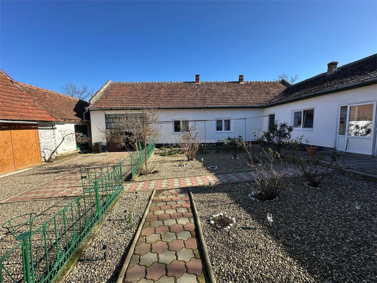 Casa Solida, pentru Familie extinsa,  cu Gradina si Teren, Doclin - foto 20