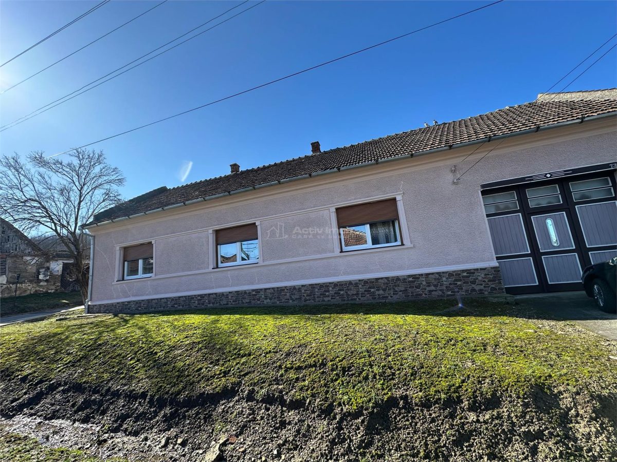 Casa Solida, pentru Familie extinsa,  cu Gradina si Teren, Doclin - foto 4