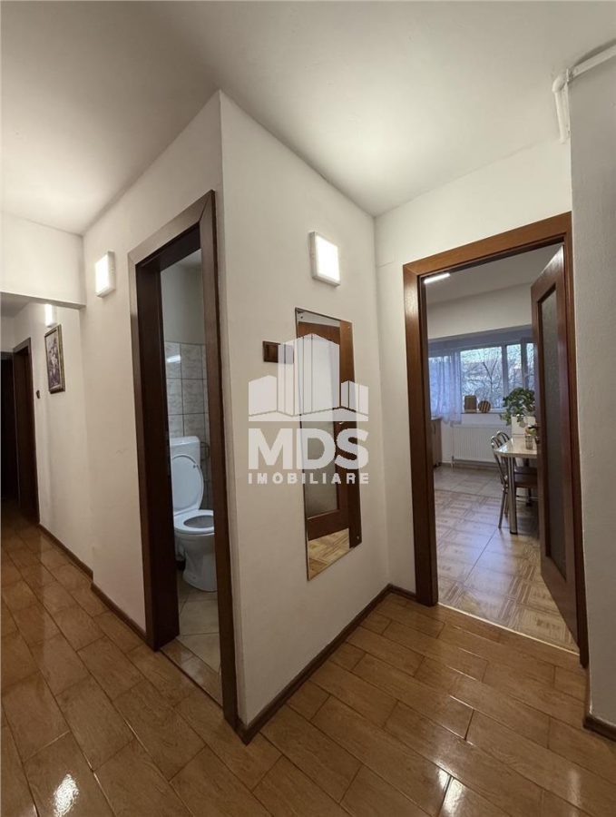 Decomandat cu 2 bai la parter inalt, lingă Piața Verde - foto 6