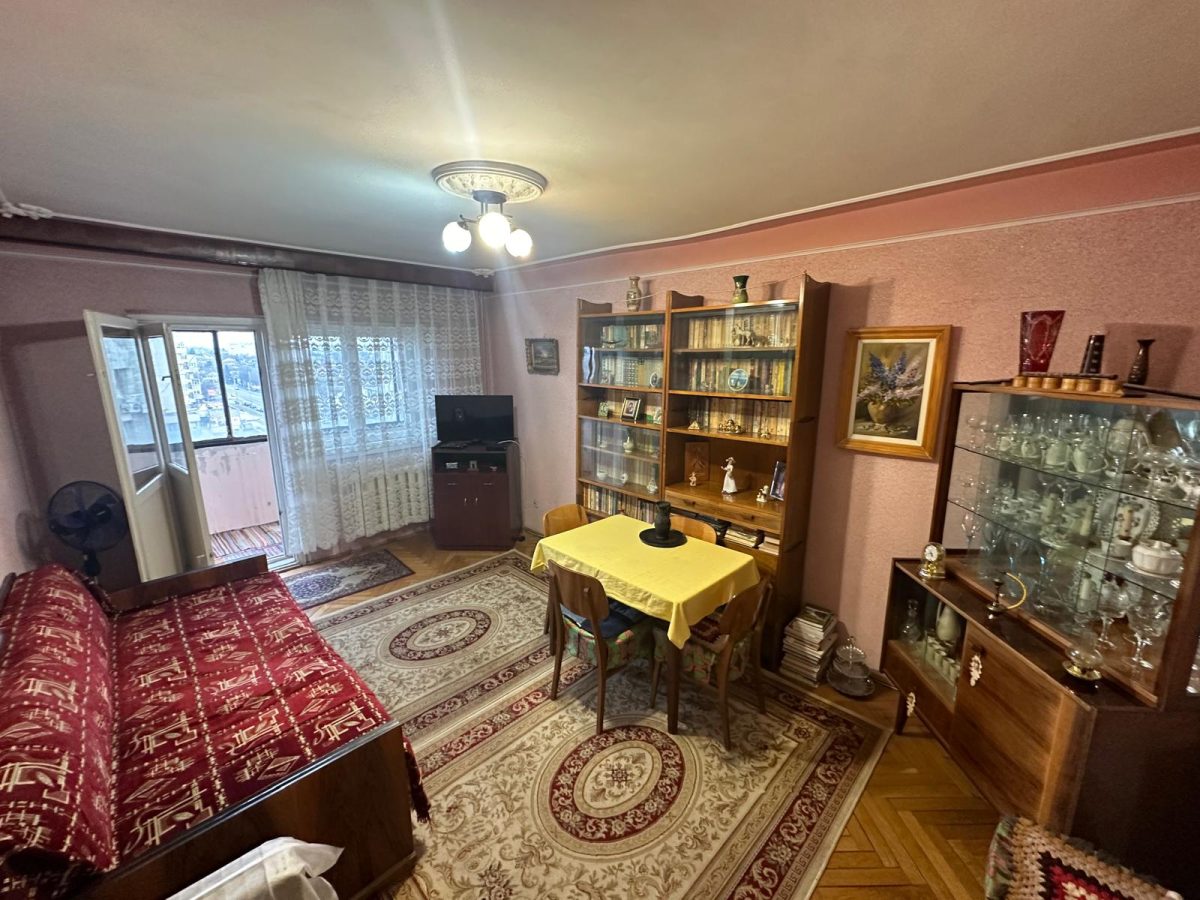 Ap 3 cam decomandat Ultracentral, et 8/10, 65 mp - Iasi