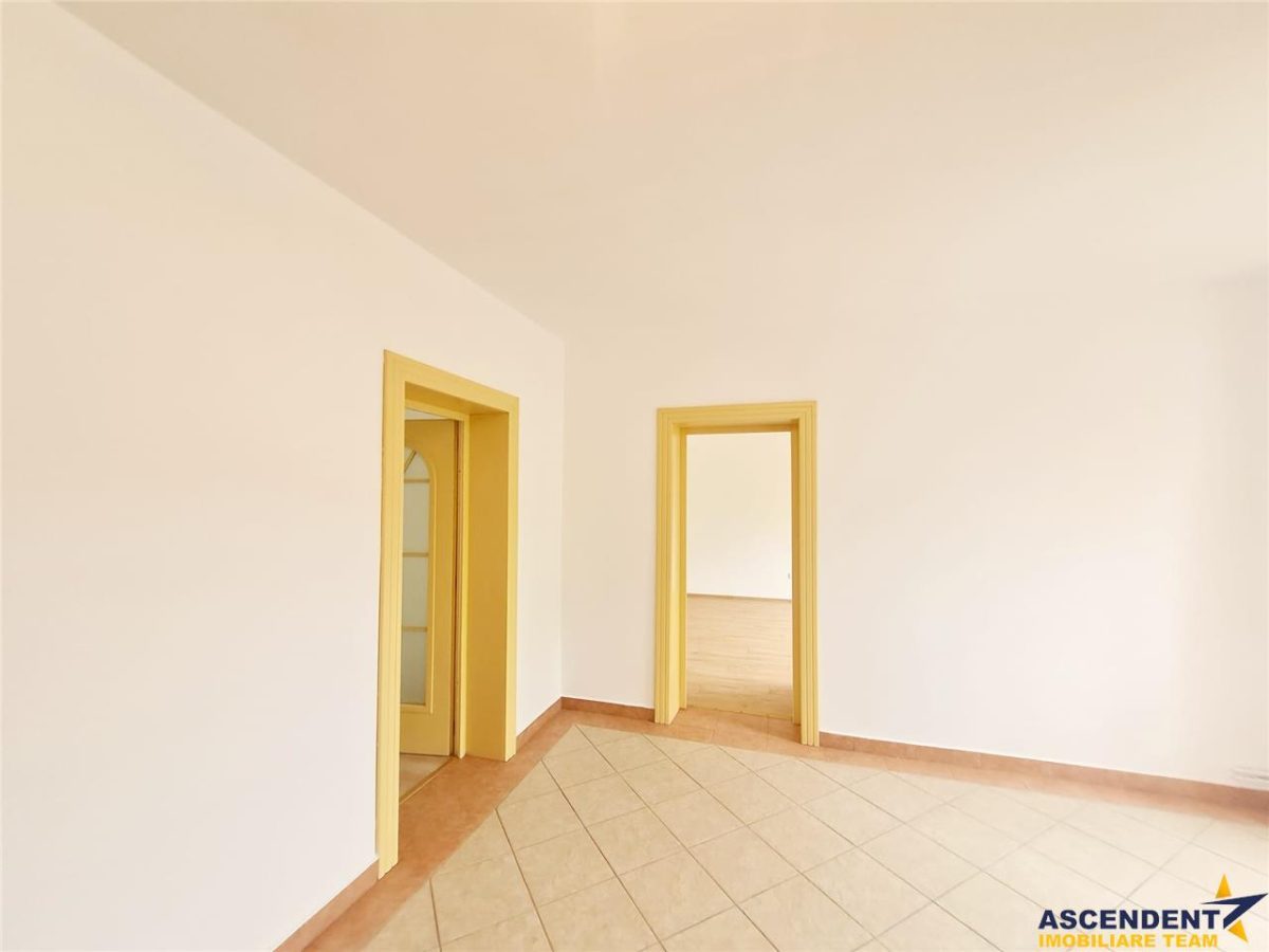 Vila impetuoasa pe 700mp teren:Spatiu versatil pentru locuinta/afacere Premium - foto 19