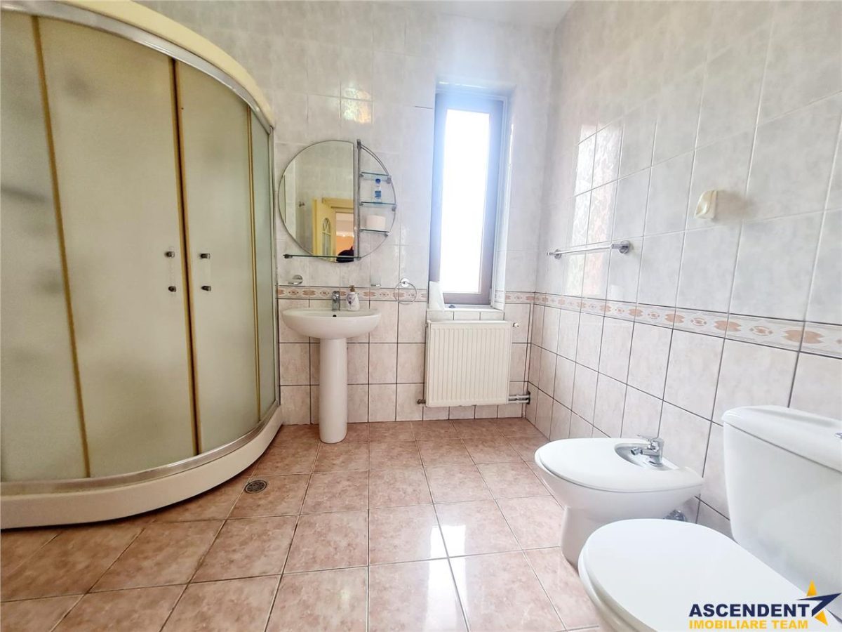 Vila impetuoasa pe 700mp teren:Spatiu versatil pentru locuinta/afacere Premium - foto 21