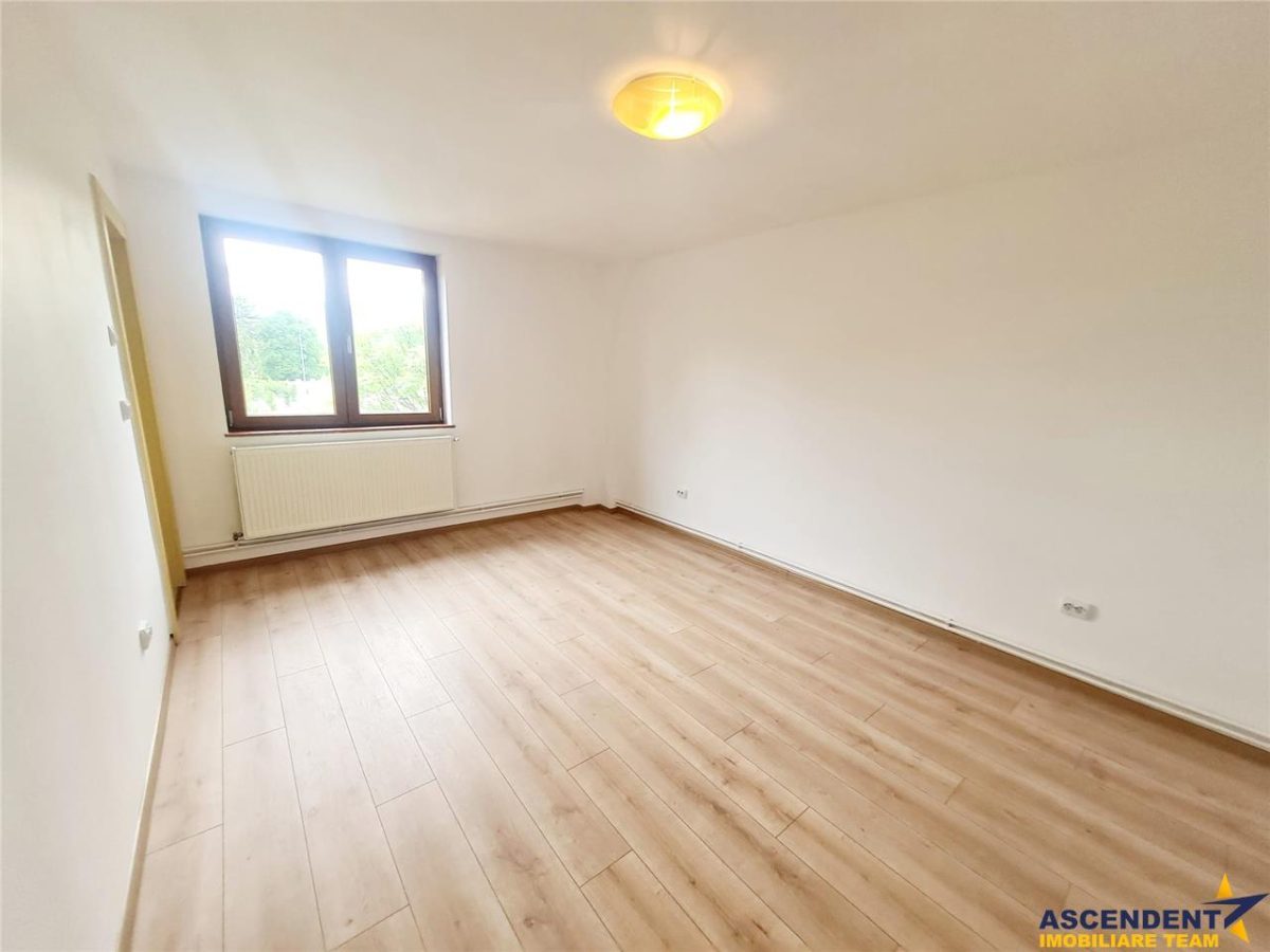 Vila impetuoasa pe 700mp teren:Spatiu versatil pentru locuinta/afacere Premium - foto 4