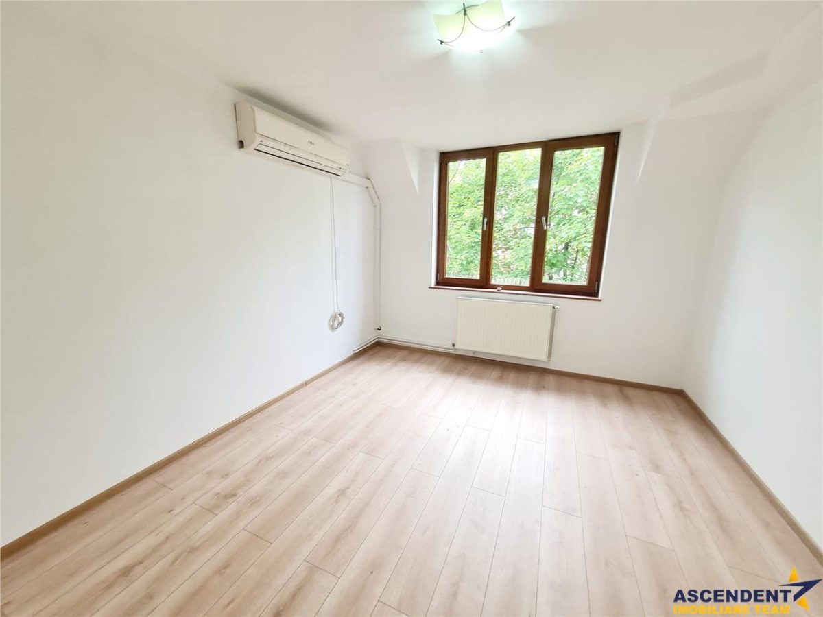 Vila impetuoasa pe 700mp teren:Spatiu versatil pentru locuinta/afacere Premium - foto 9