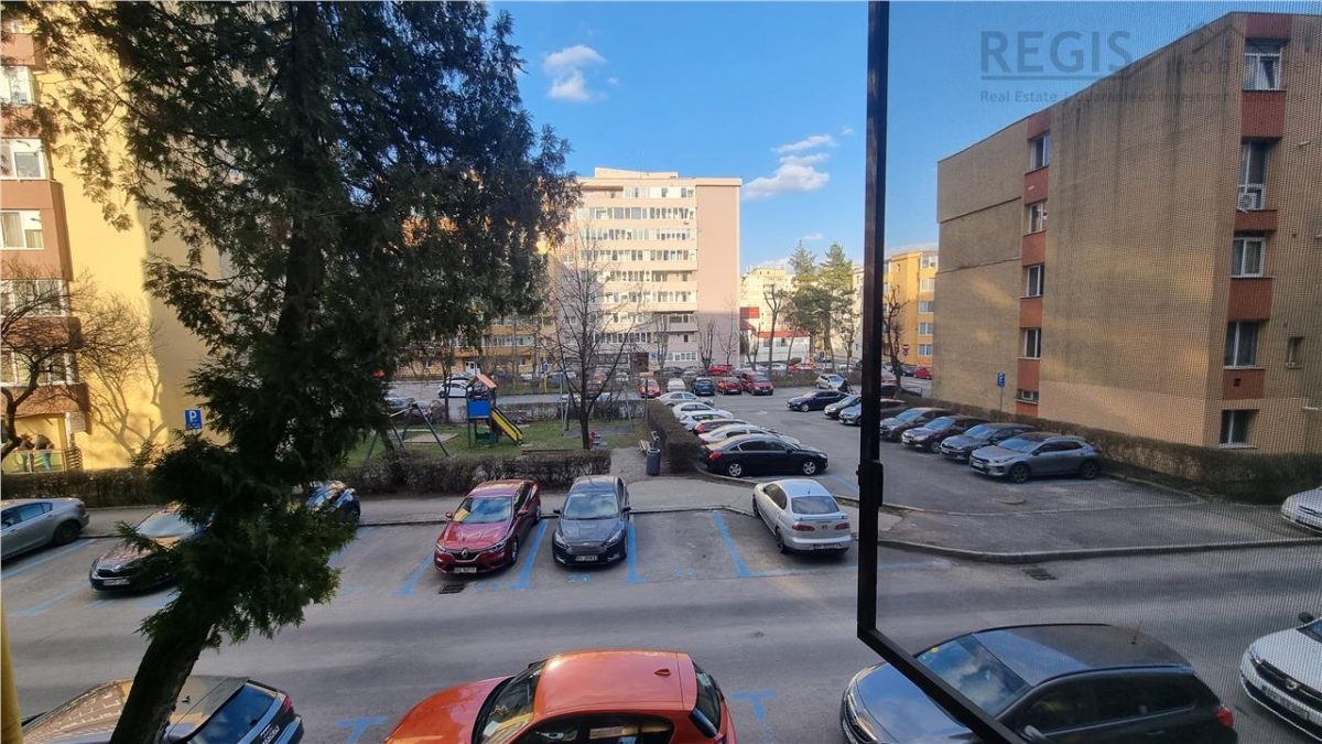 Apartament de 3 camere zona Carpatilor - 