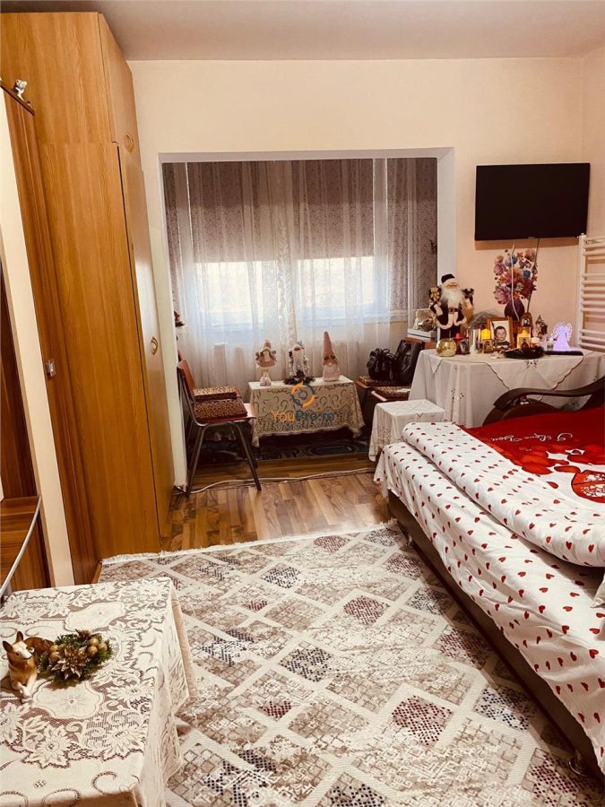 Apartament Decomandat cu centrala zona Buziasului - foto 7
