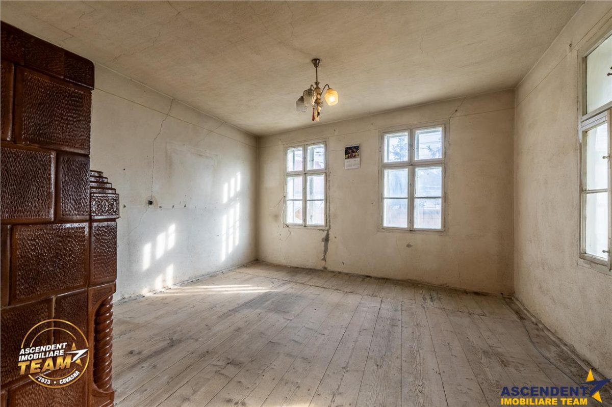 Casa din lemn, teren 384 mp: oportunitate de renovare, Simeria, Covasna - foto 2