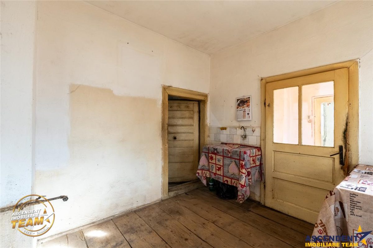 Casa din lemn, teren 384 mp: oportunitate de renovare, Simeria, Covasna - foto 4