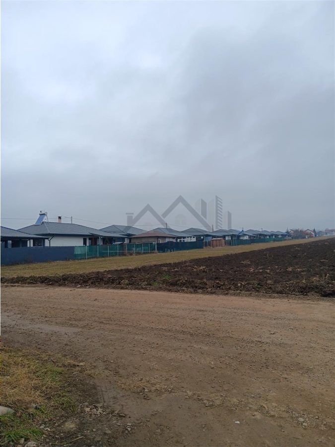 Aroneanu teren 8503 deschidere la doua strazi utilitati la ambele capete s-a demarat procedura de PUZ Intrare in intravilan - foto 4