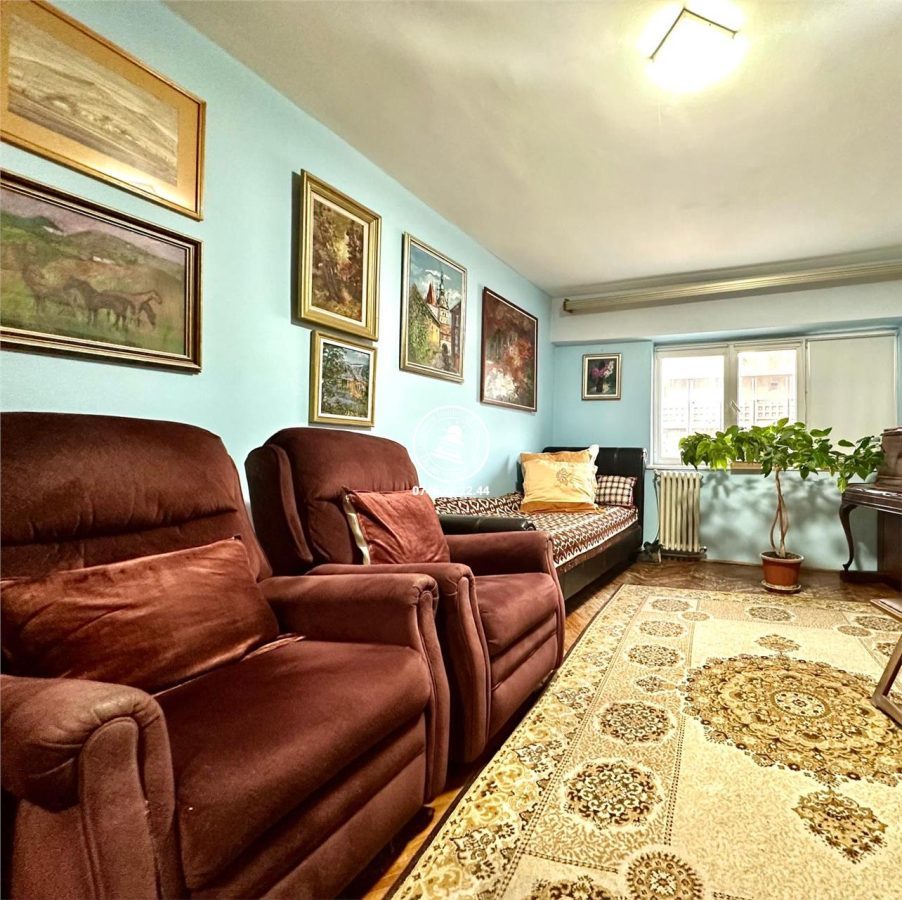 Apartament 4 camere  de vanzare  Centru, - foto 2